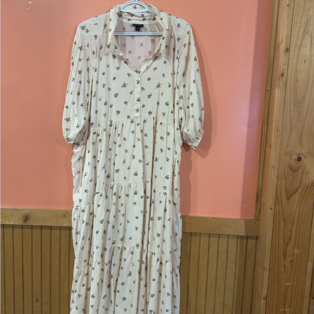 Torrid size 2 Cream Floral Maxi Dress